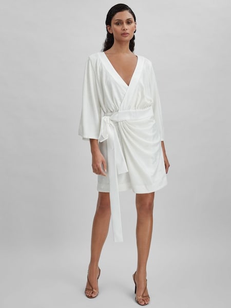 Robe courte pailletée Halston à nouer sur le côté, couleur craie (B70340) | 780 €