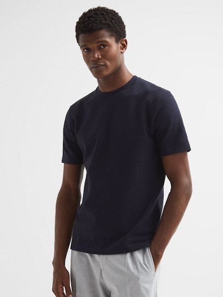 Slim-fit honingraat T-shirt in marineblauw (D21311) | € 70