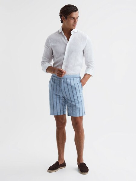 Shorts rayés en coton et lin bleu doux (D25767) | 56 €