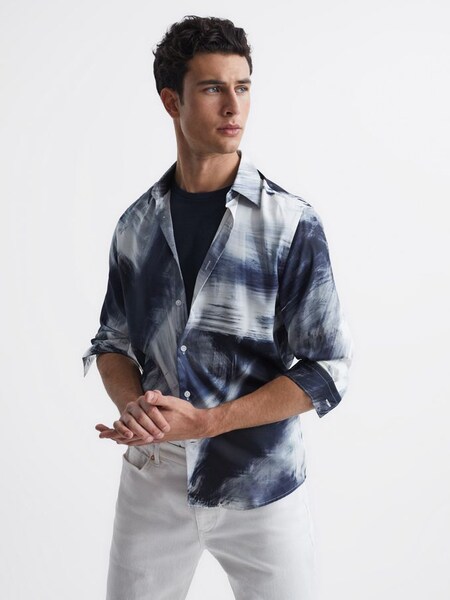 Slim-fit overhemd in marineblauw/meerkleurig met print (D32878) | € 57