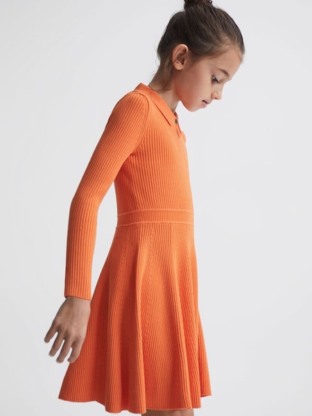 Senior gebreide jurk met aansluitend lijfje en uitlopende onderkant in oranje (D43724) | € 63