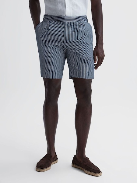 Seitlich verstellbare Shorts mit Streifen, Marineblau/Weiß (D93470) | 63 €