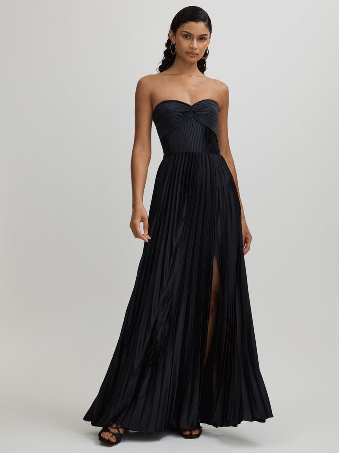 Amur Curated By Reiss Reiss