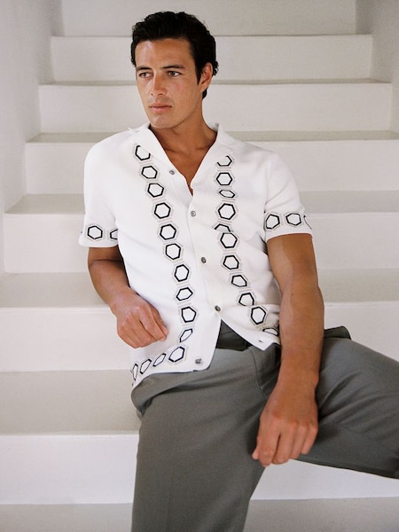Wit gebreid overhemd met Cubaanse kraag (K74340) | € 195