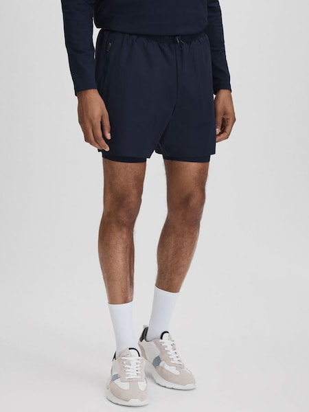 Castore waterafstotende 2-in-1 shorts in donkermarineblauw (K74415) | € 95