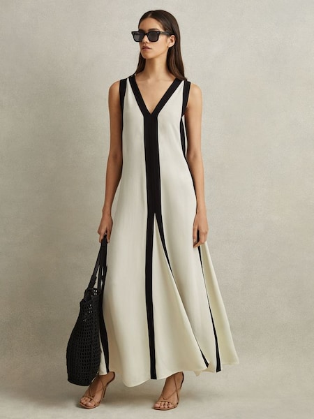 Lange jurk met kleurvlakken in zwart/Cream (K80543) | € 340