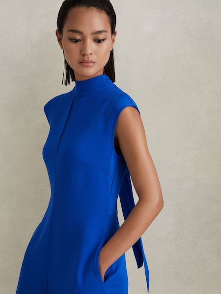 Aansluitende asymmetrische midi-jurk in kobaltblauw (K80840) | € 325