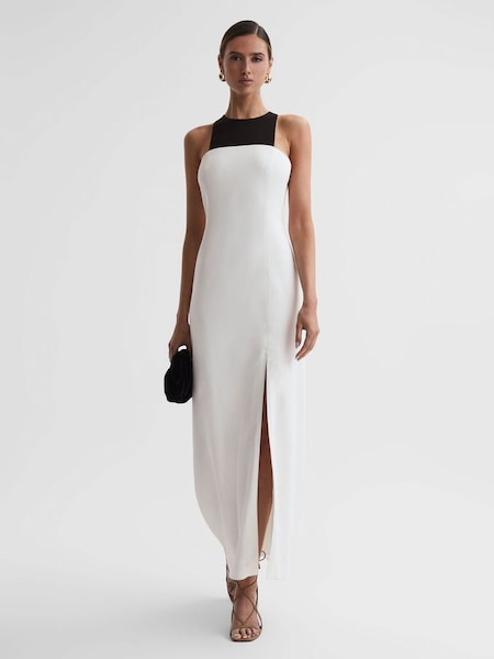 Aansluitende lange jurk met kleurvlakken in ivoorwit (M91037) | € 192