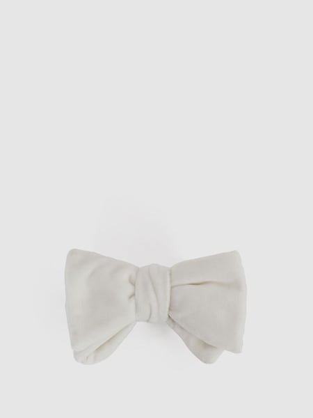 Velvet Bow Tie in Ivory (N40572) | HK$1,030
