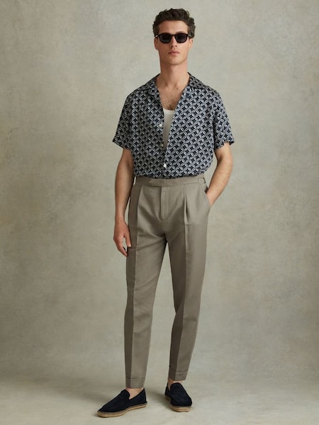 Relaxed Cropped Trousers with Turned-Up Hems in Light Khaki (N97352) | HK$2,080