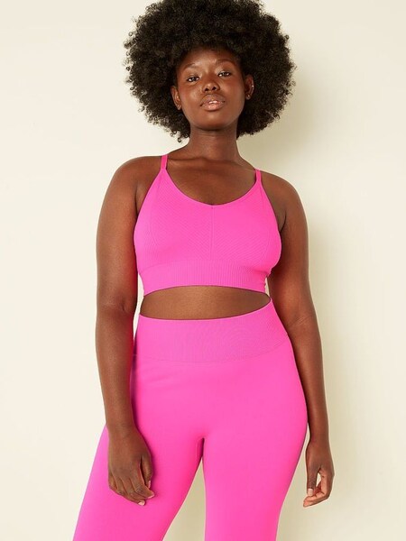 Atomic Pink Seamless Lightly Lined Low Impact Sports Bra (P98964) | €15
