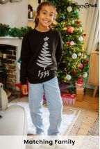 Personalised Older Kids Christmas Sweatshirt Svart by Percy and Nell