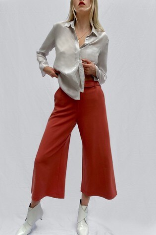 ladies red cropped trousers