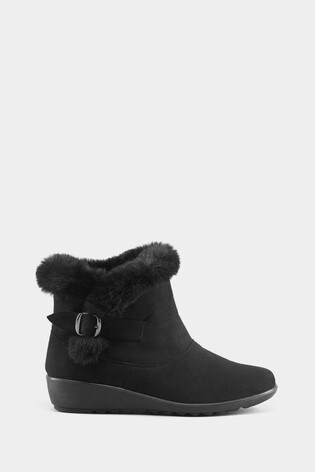 black ankle boots with fur trim