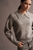 Grau - Pullover mit perlenbesticktem Kragen