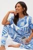 Blau/Muschelmotive - Kurzärmeliger Pyjama aus Baumwolle in regulärer Passform
