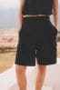 Schwarz - Knielange, sommerliche Shorts aus Materialmischung mit Leinen