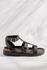 Schwarz - Nietenbesetzte Sandalen mit Fussbett und dicker Sohle