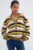 Khakigrün gestreift - Pullover mit V-Ausschnitt und Schmucksteinknöpfen