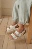 Weißes Veloursleder - Sandalen in normaler Passform mit Fußbett aus Kork und zwei Riemen (F)