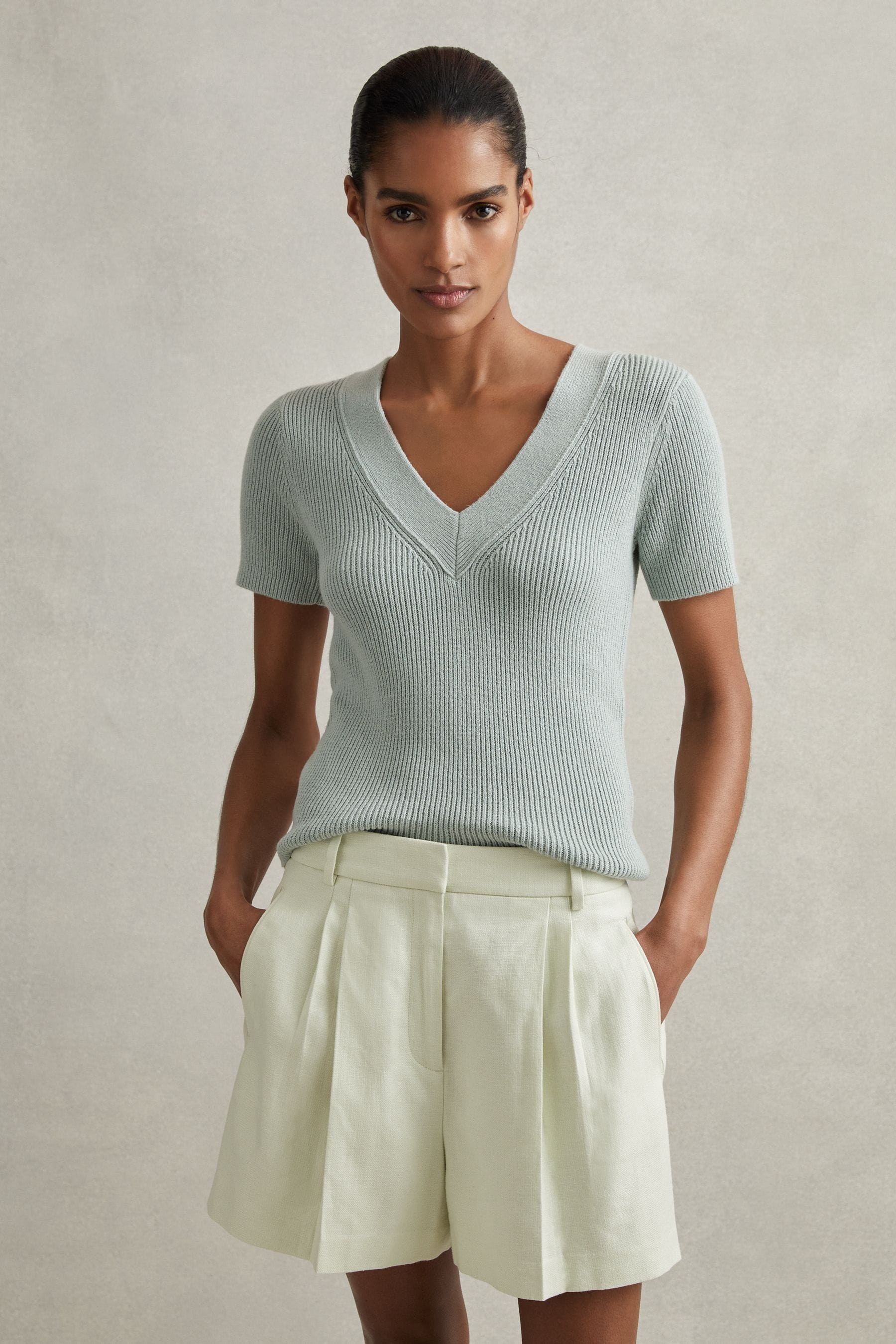 Shop Reiss Dianna - Mint Front Pleat Linen Blend Suit Shorts, Us 10