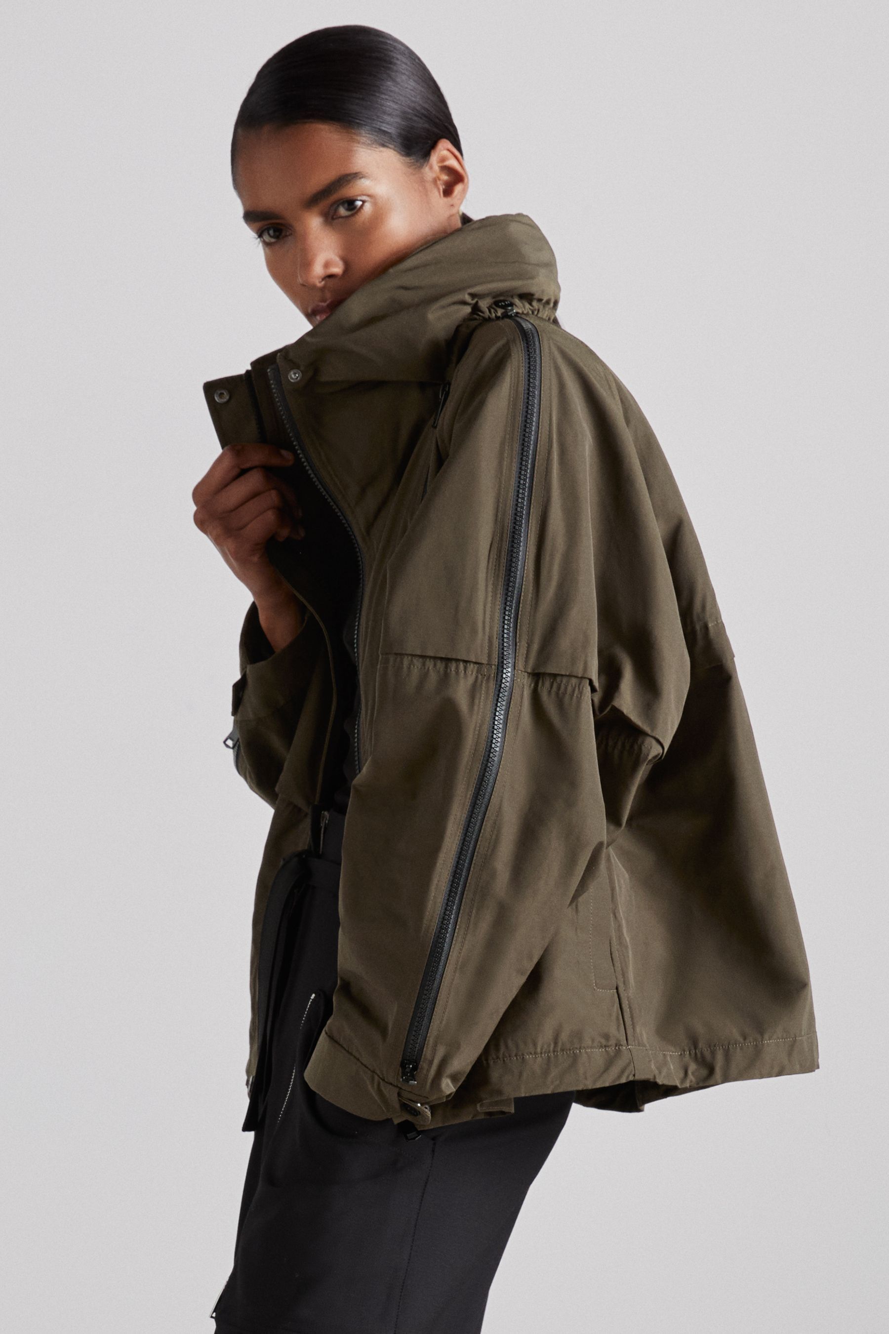 Reiss Women's Dark Khaki Green Zipped Shell Coat In Khaki