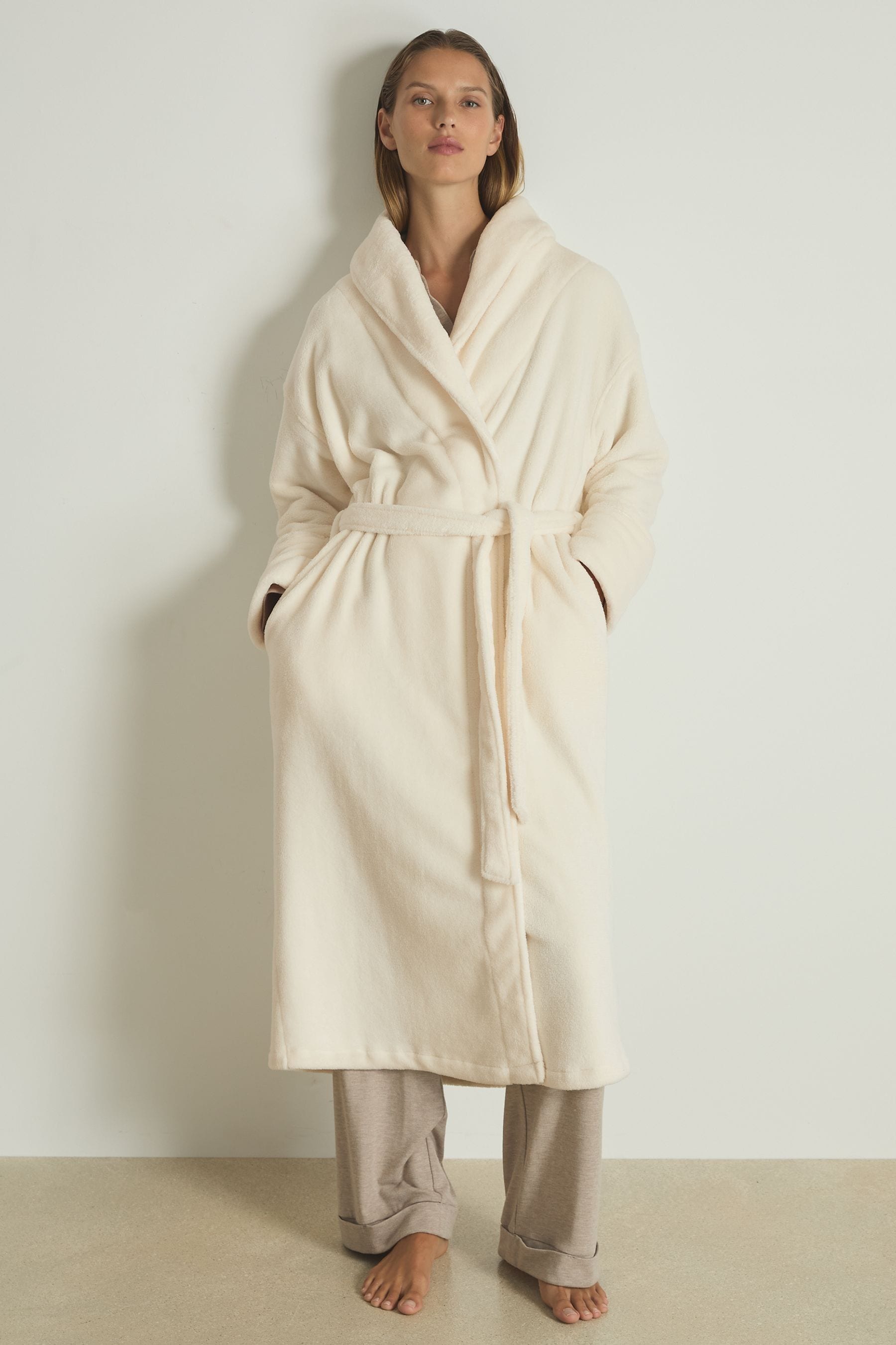 Shop Reiss Ivory Ginny Fleece Dressing Gown