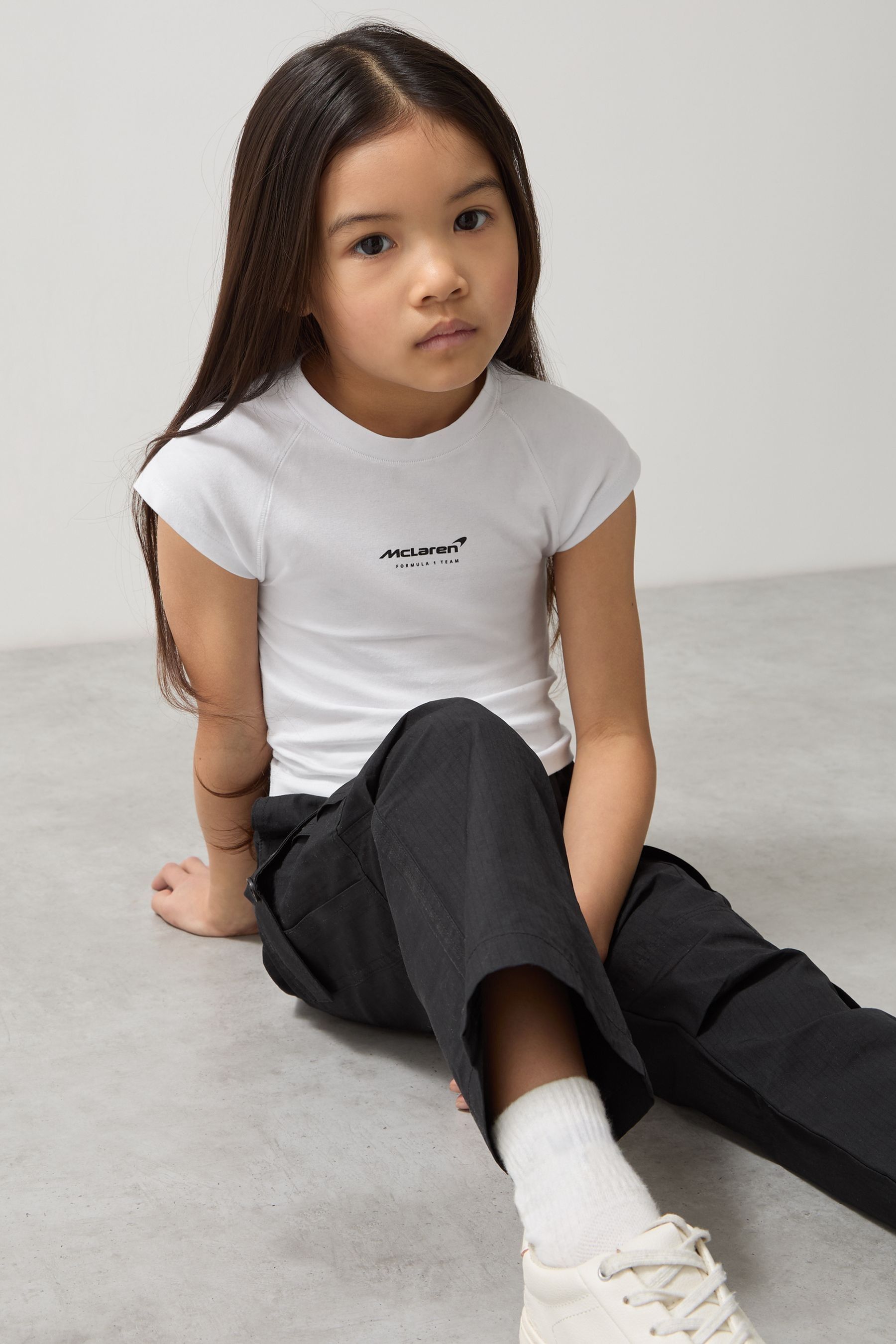 Reiss Mclaren Kids' White 3-9 Yrs Mclaren F1 Team Cropped Logo T-shirt