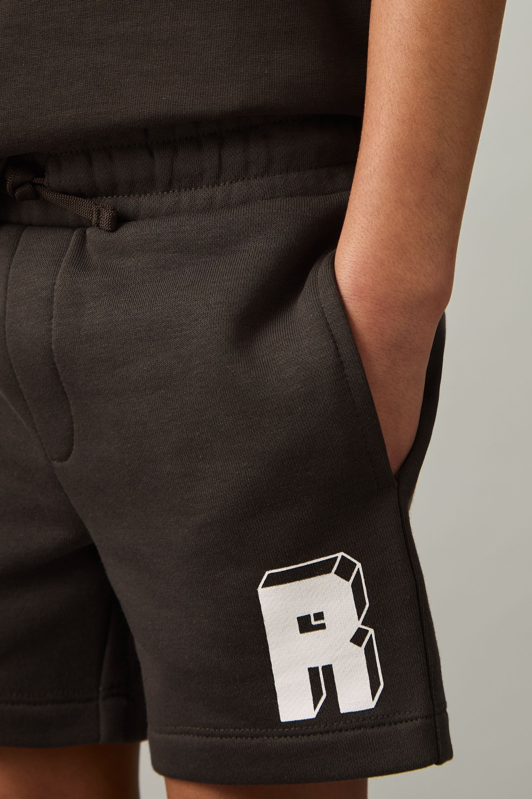 Reiss Chocolate Brown / Off White 9-13 Yrs Jersey Drawstring R Print Shorts In Chocolate Brown / Off White