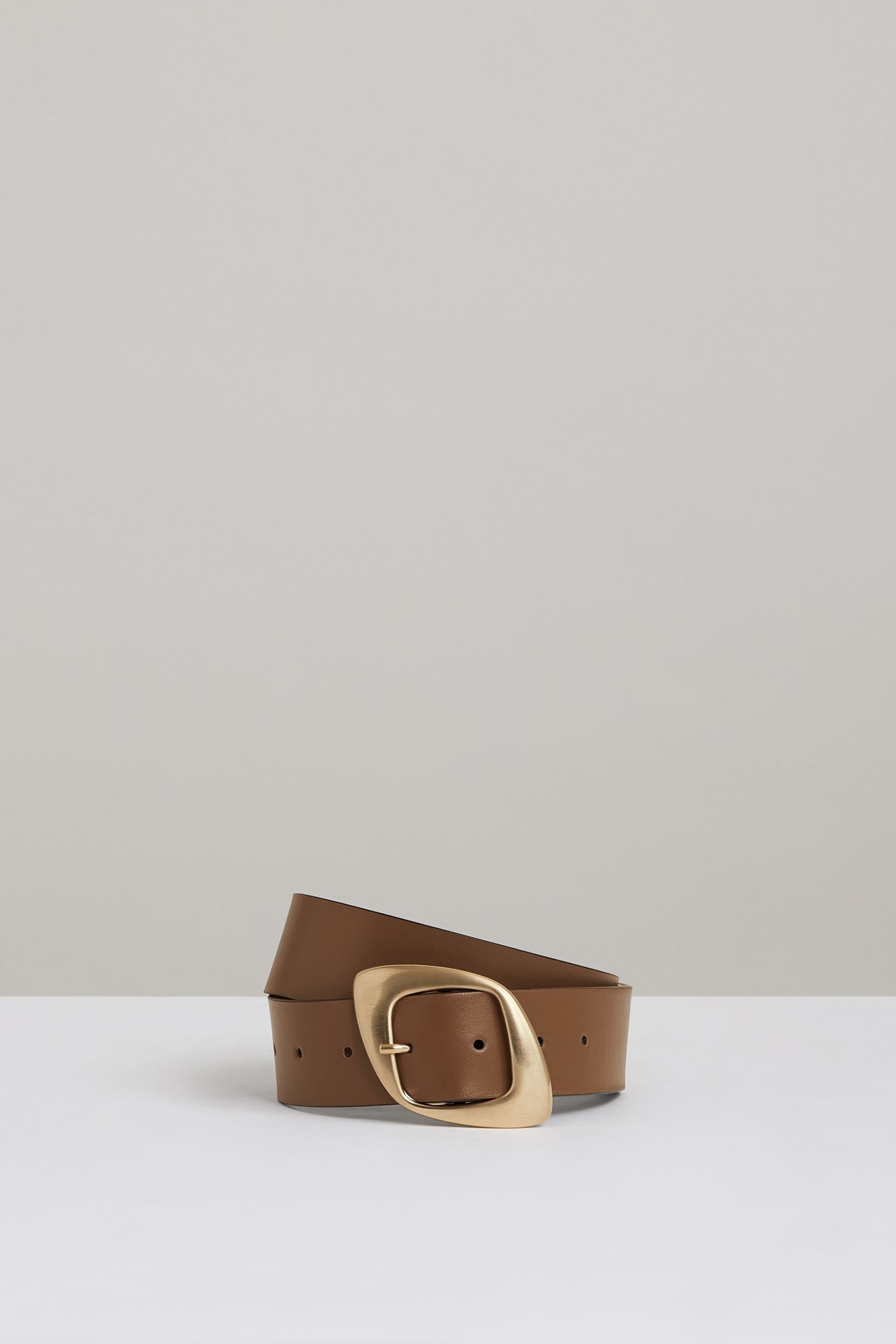 Reiss Taupe Leather Curved-edge Buckle Belt In Taupe