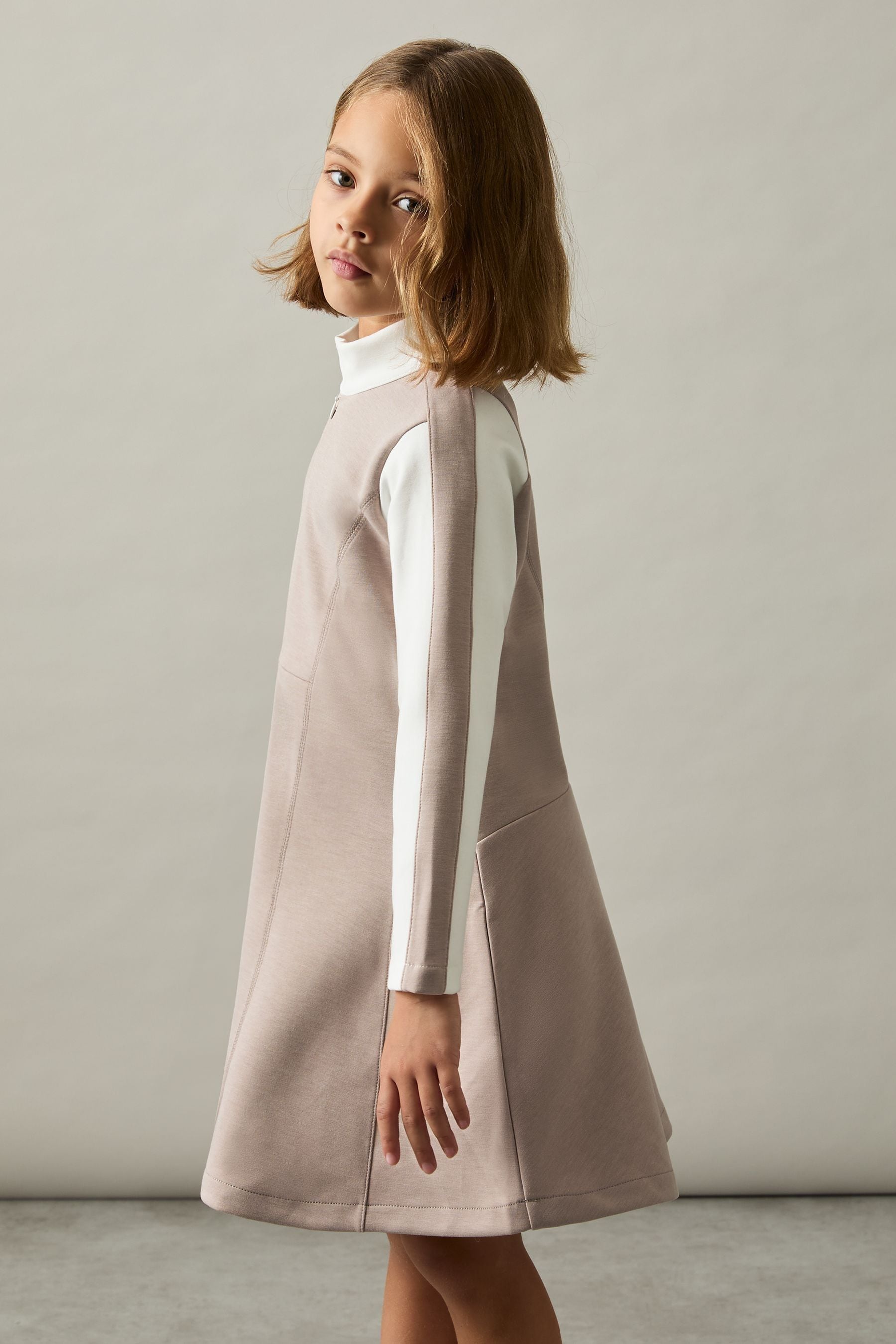 Reiss Ecru Kelly 9-13 Yrs Jersey Contrast-stitch Flared Dress In Ecru