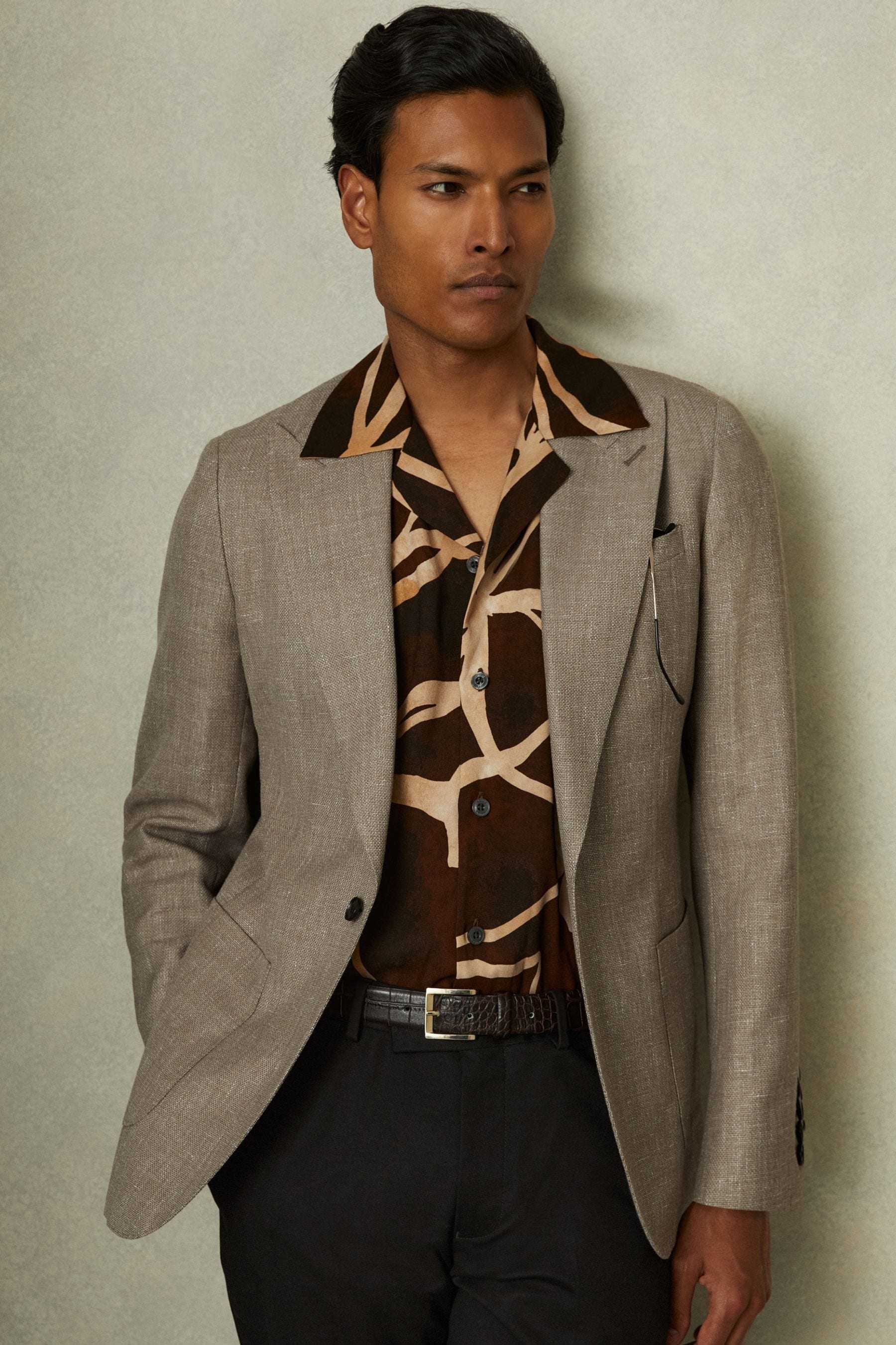 Reiss Mid Brown Wool Blend Textured Slub Single Breasted Blazer, 42