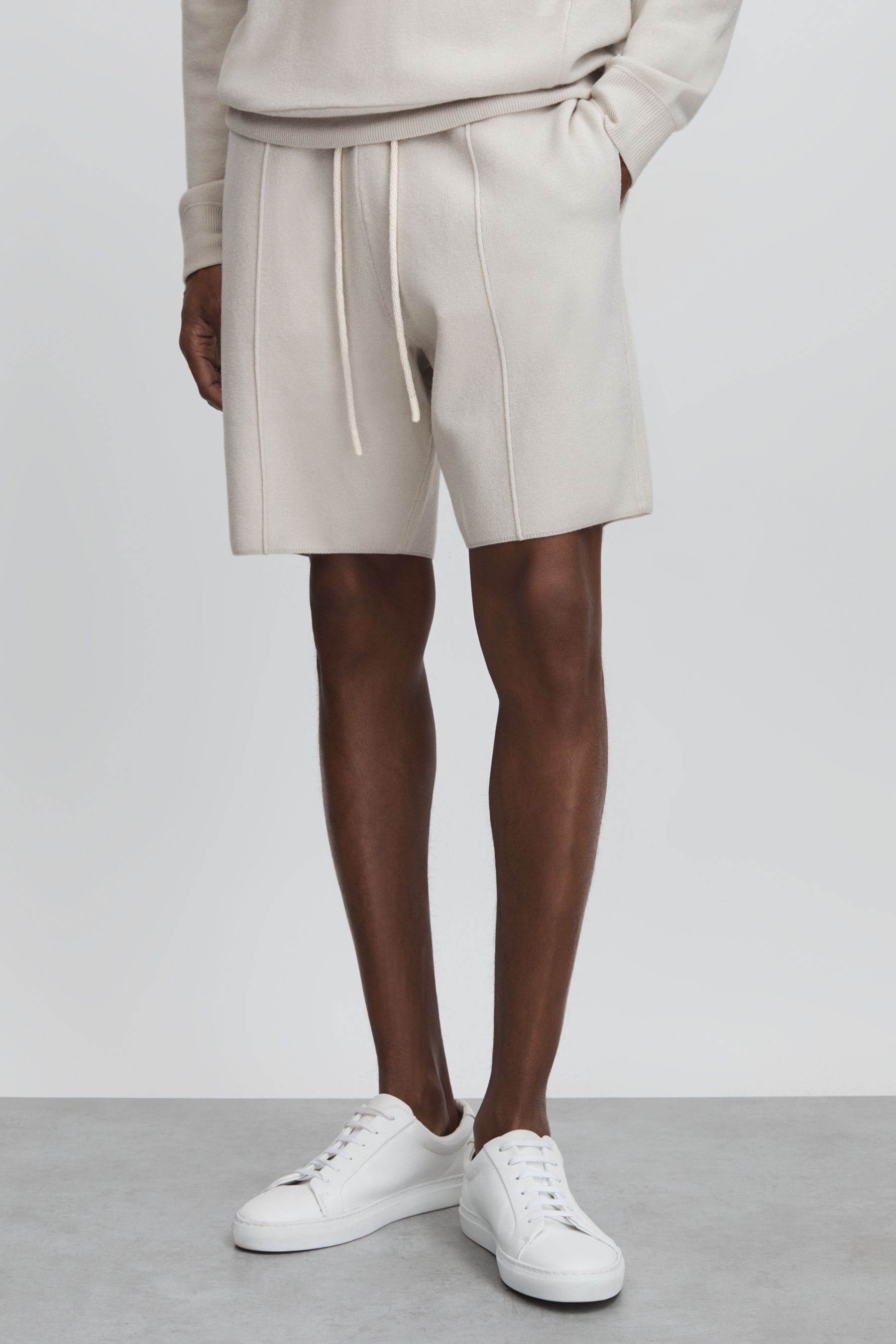 Paige Drawstring Sweat Shorts In Light Grey