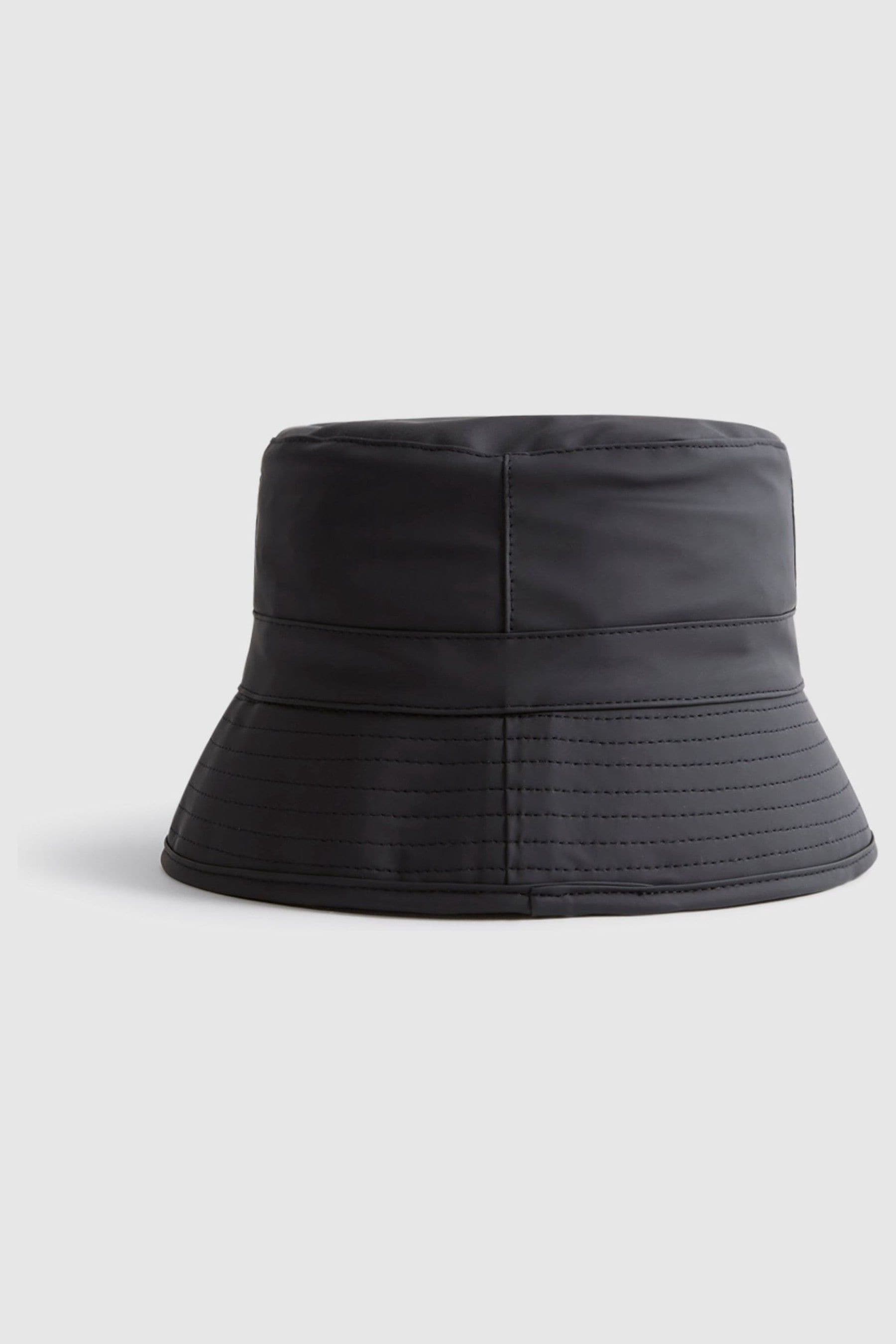 Rains Logo-plaque Bucket Hat In Black