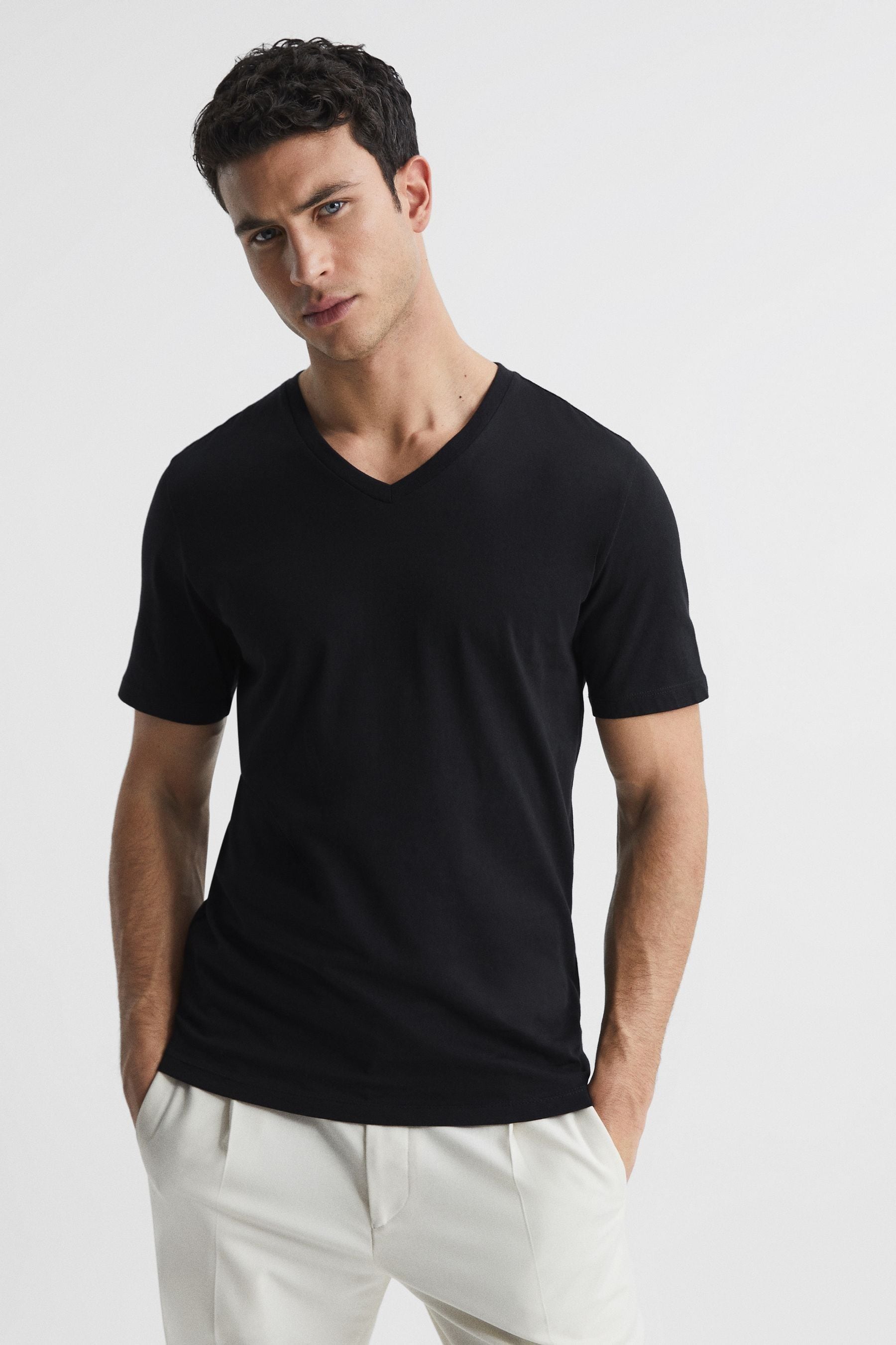 Reiss Mens Black Dayton V-neck Cotton-jersey T-shirt