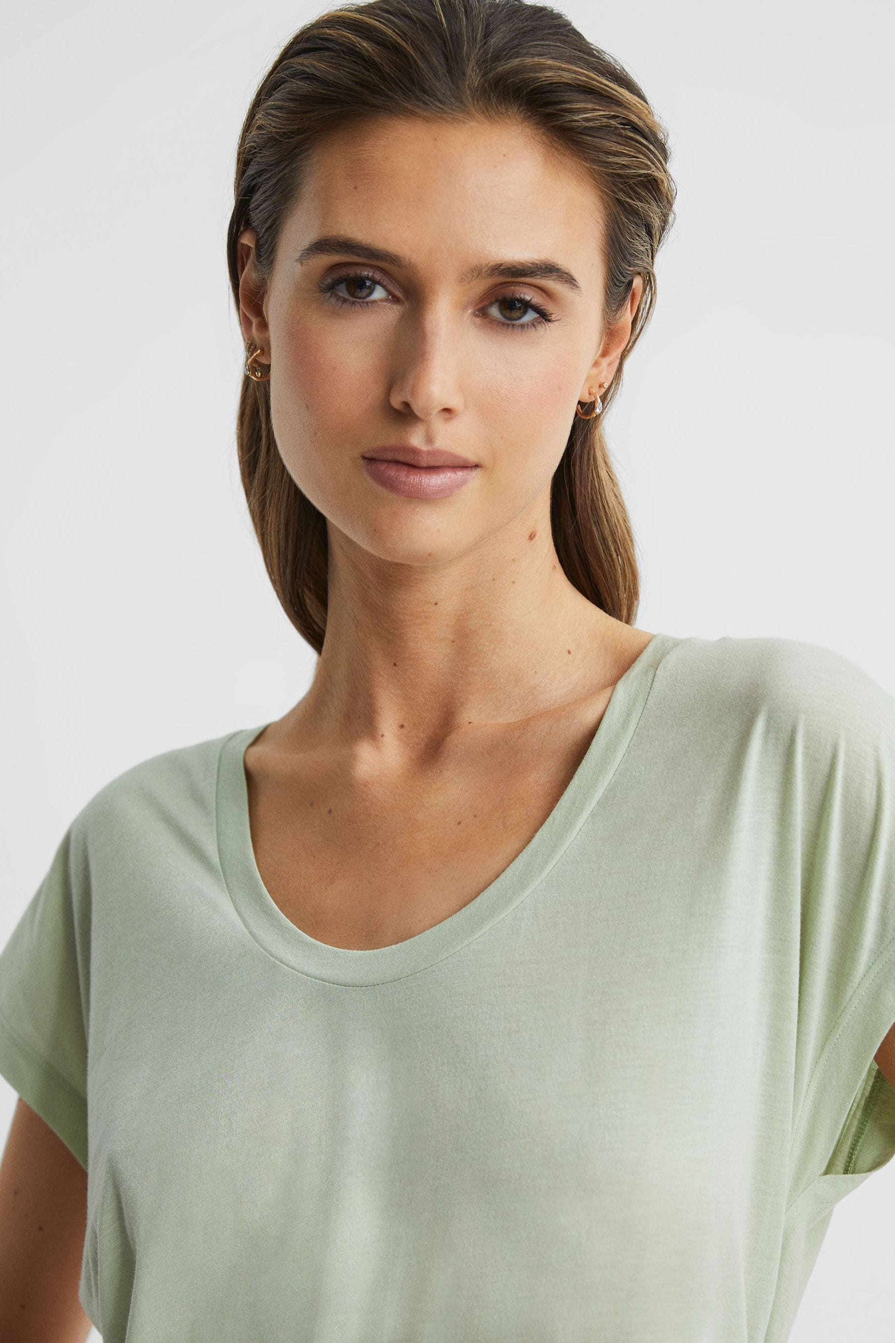 REISS CAIA - PISTACHIO SCOOP NECK PIMA COTTON T-SHIRT, L