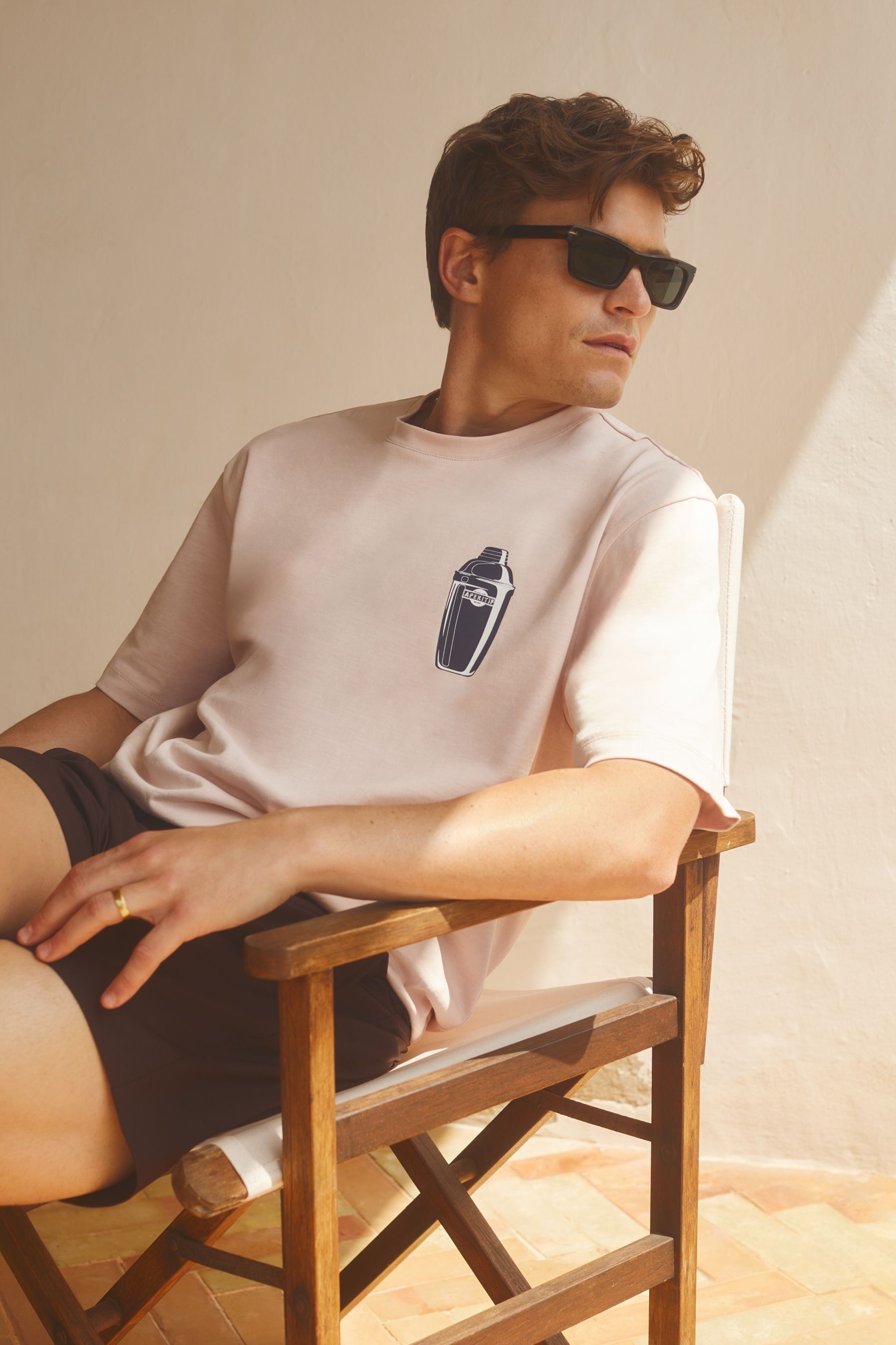 Reiss Soft Pink Shaker | Ché Oversized Cotton Cocktail Print T-shirt In Soft Pink