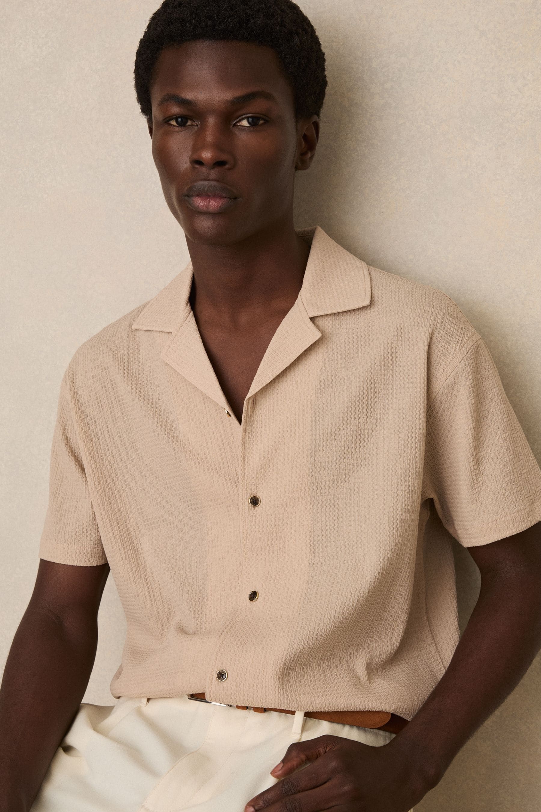 Reiss Hunt Textured Crepe Regular Fit Button Down Camp Shirt In Oatmeal