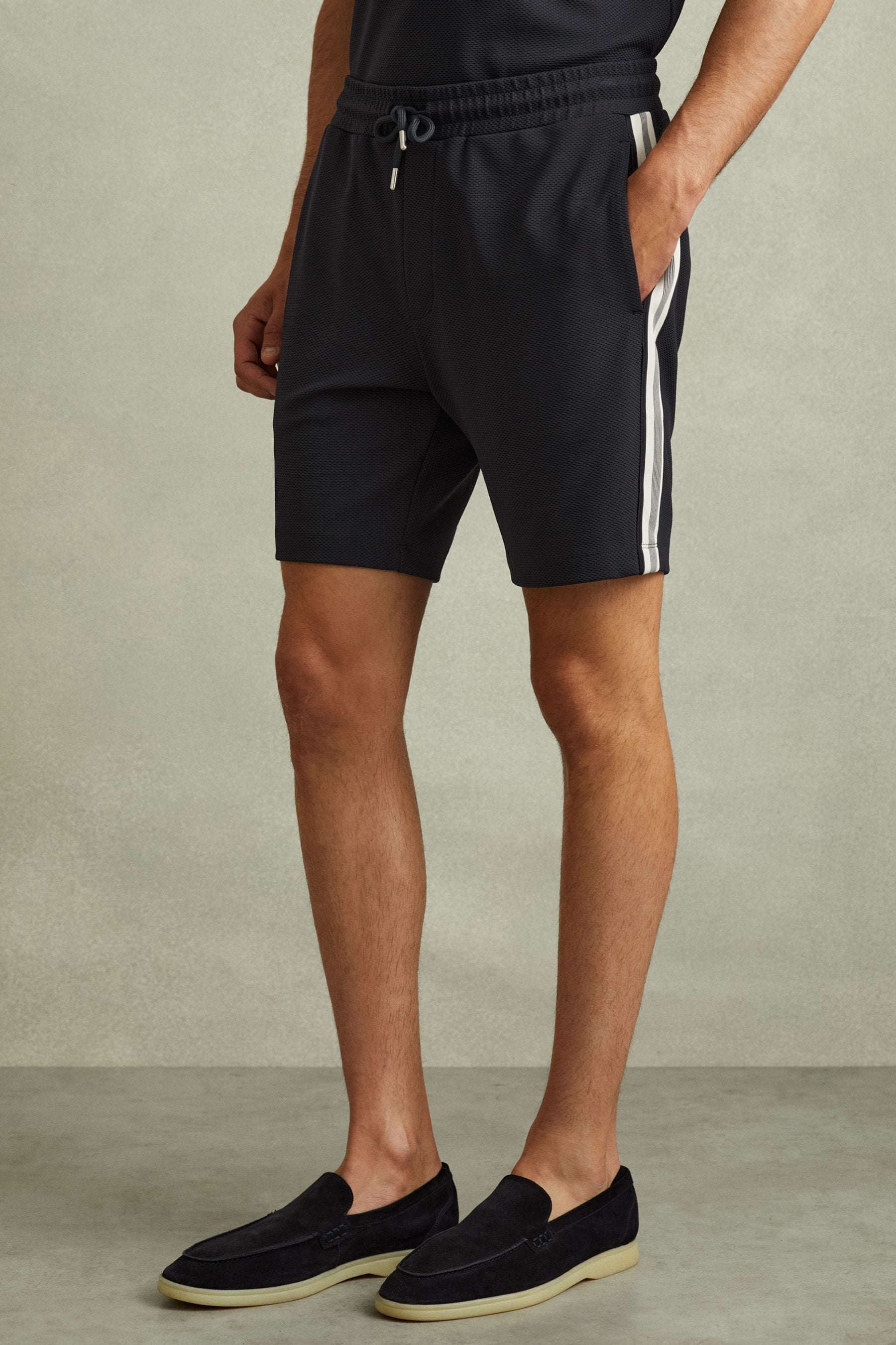 REISS NAVY PHOENIX TEXTURED CONTRAST SIDE DRAWSTRING SHORTS