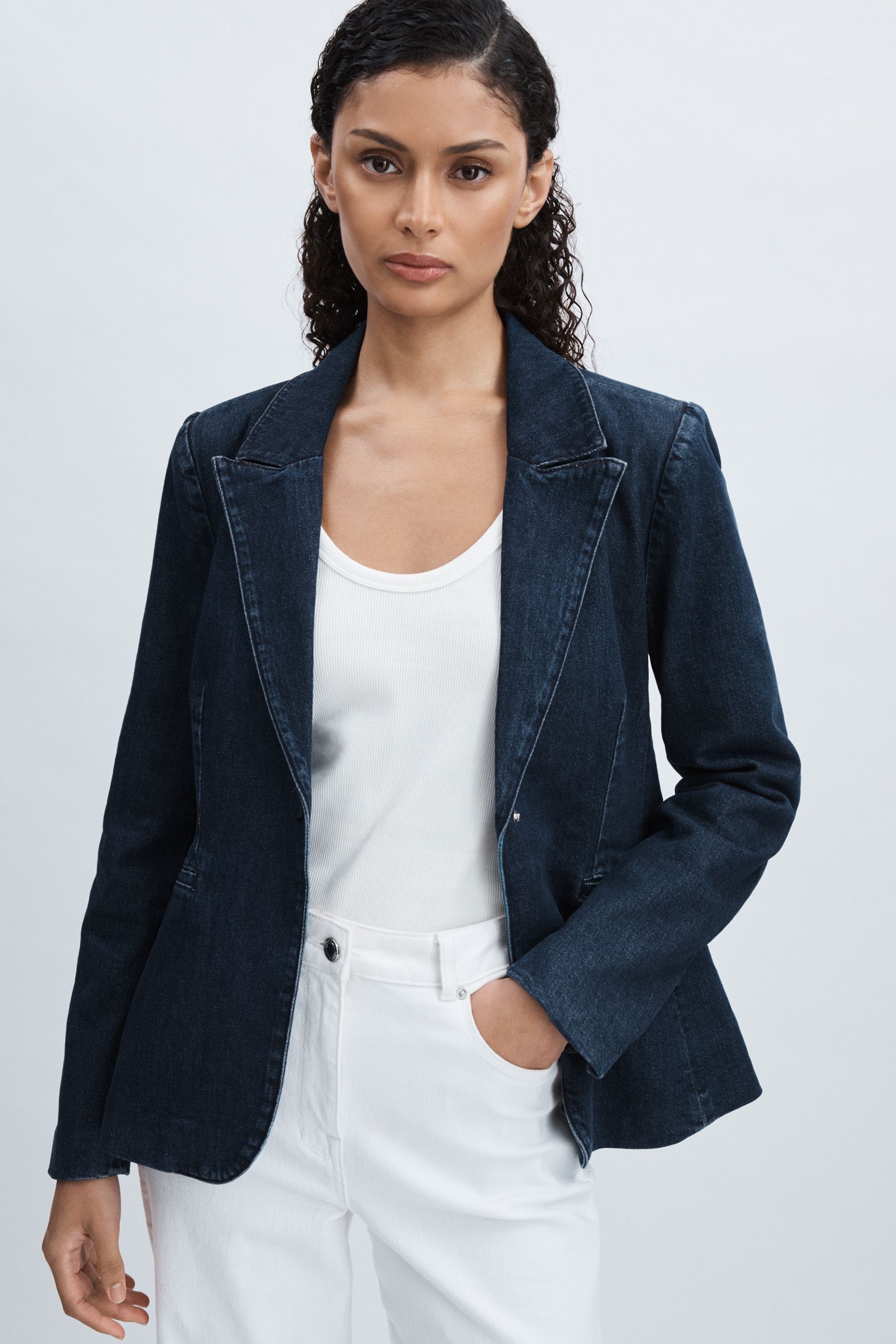 GOOD AMERICAN GOOD AMERICAN NAVY DENIM SCULPTED BLAZER
