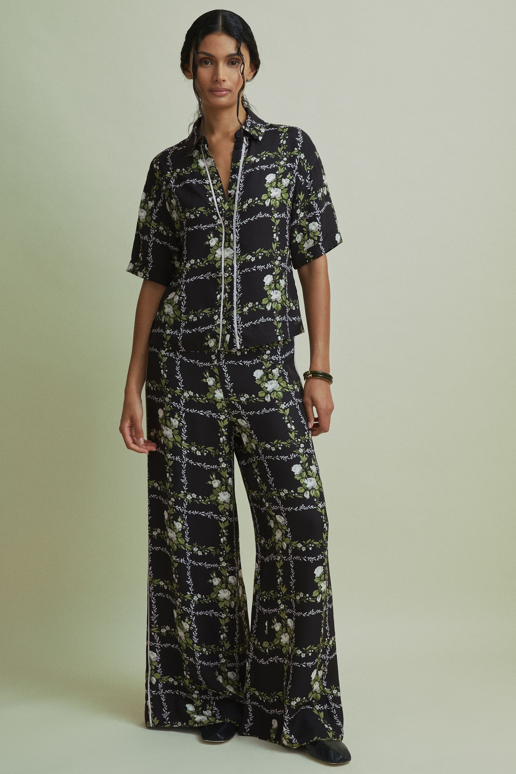 Florere High Rise Wide Leg Trousers In Black