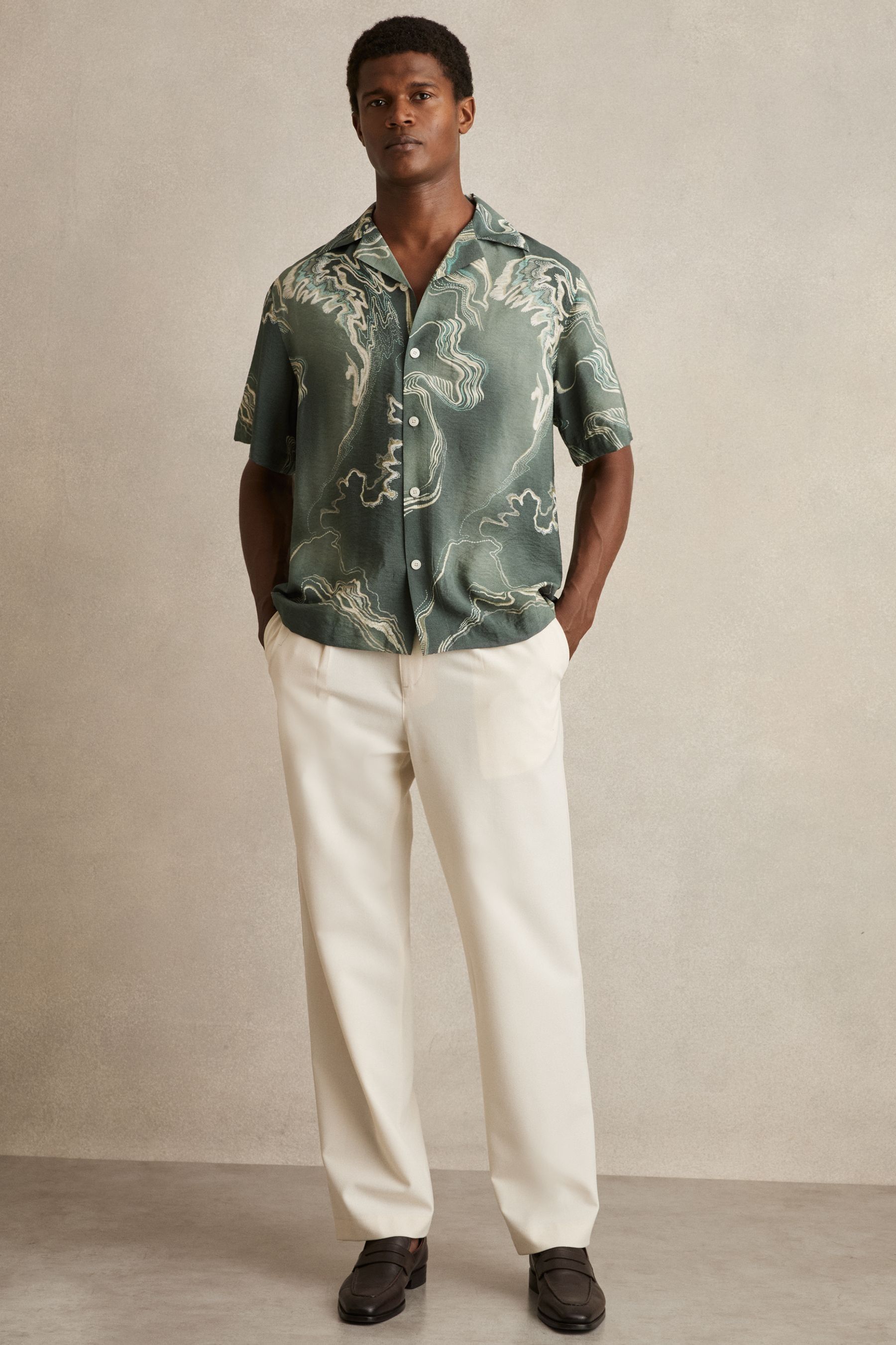 Reiss Short Sleeve Button Front Camp Shirt In Green