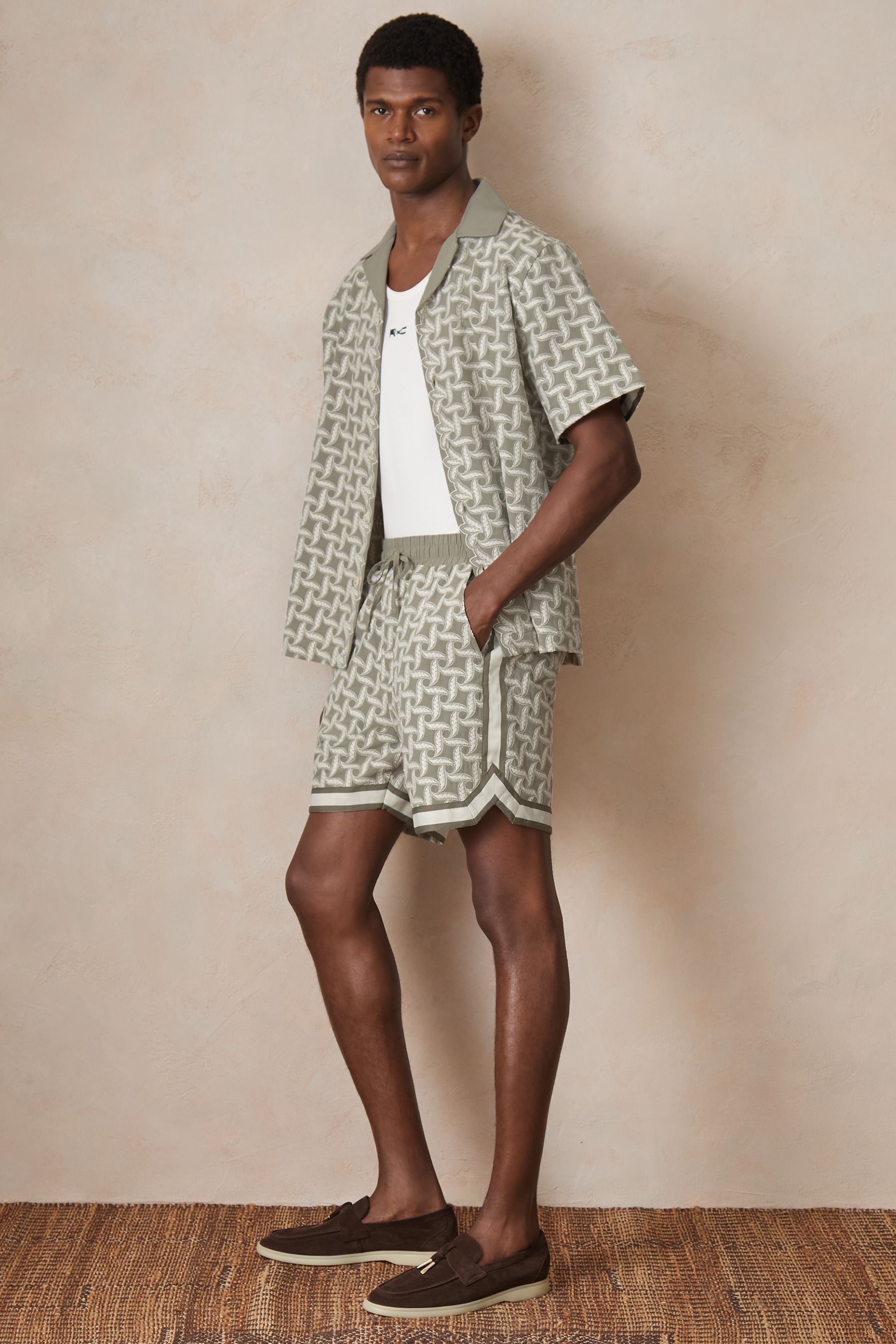 Reiss Embroidered Drawstring 7.3 Shorts
