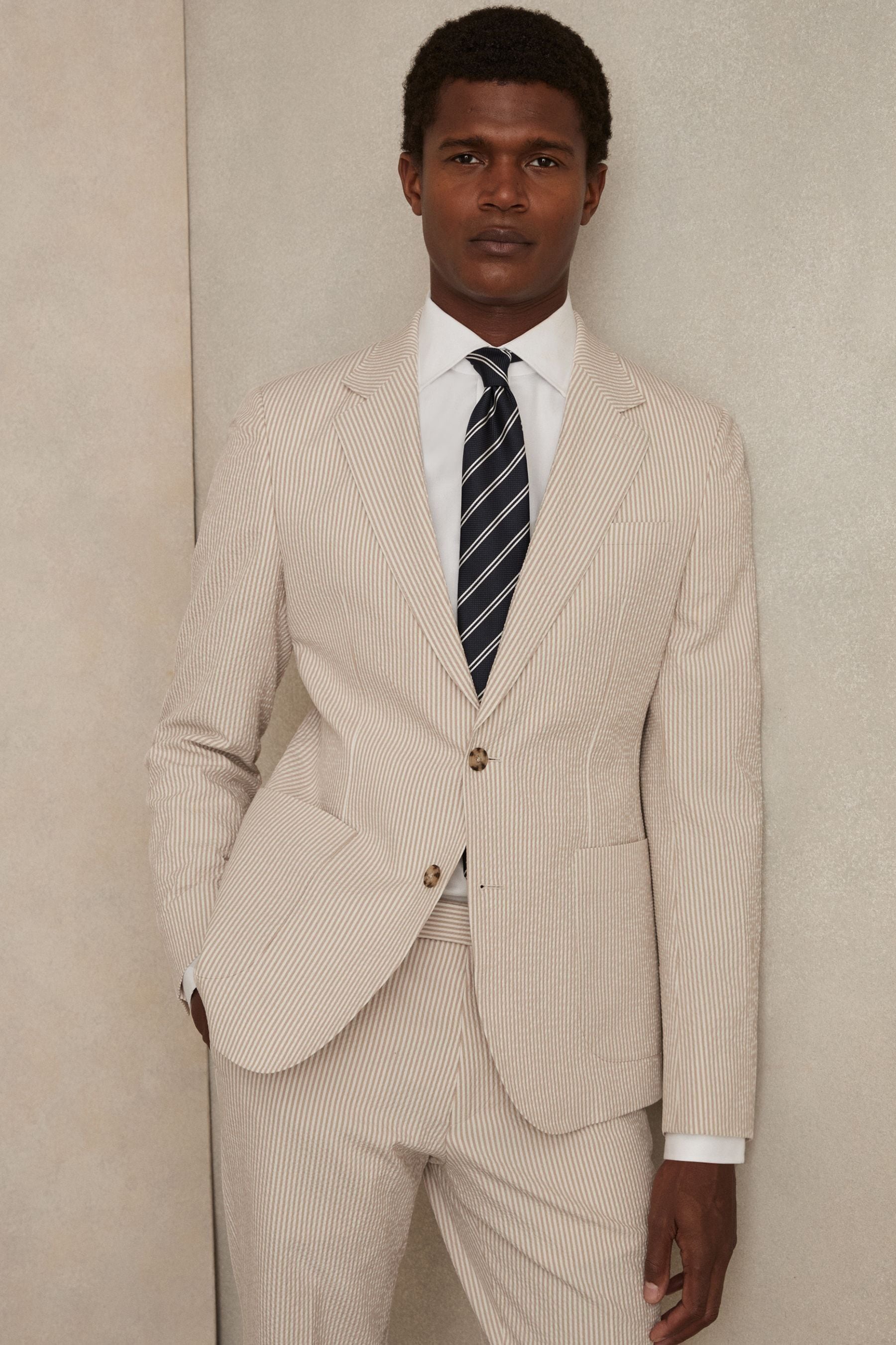 Reiss Mens Bay Notch-lapel Single-breasted Seersucker Stretch-cotton Blazer Oatmeal White