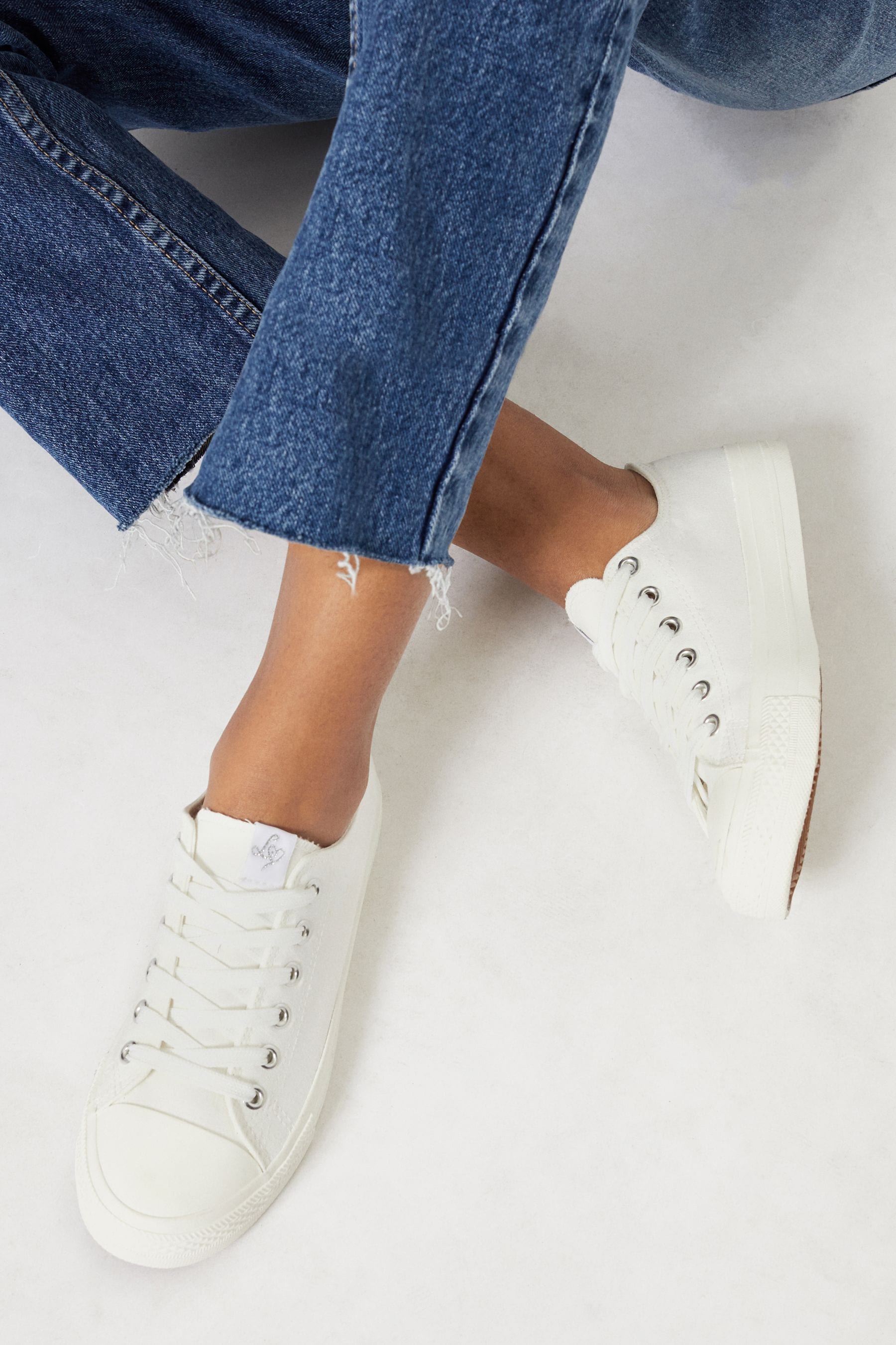 Lipsy trainers store