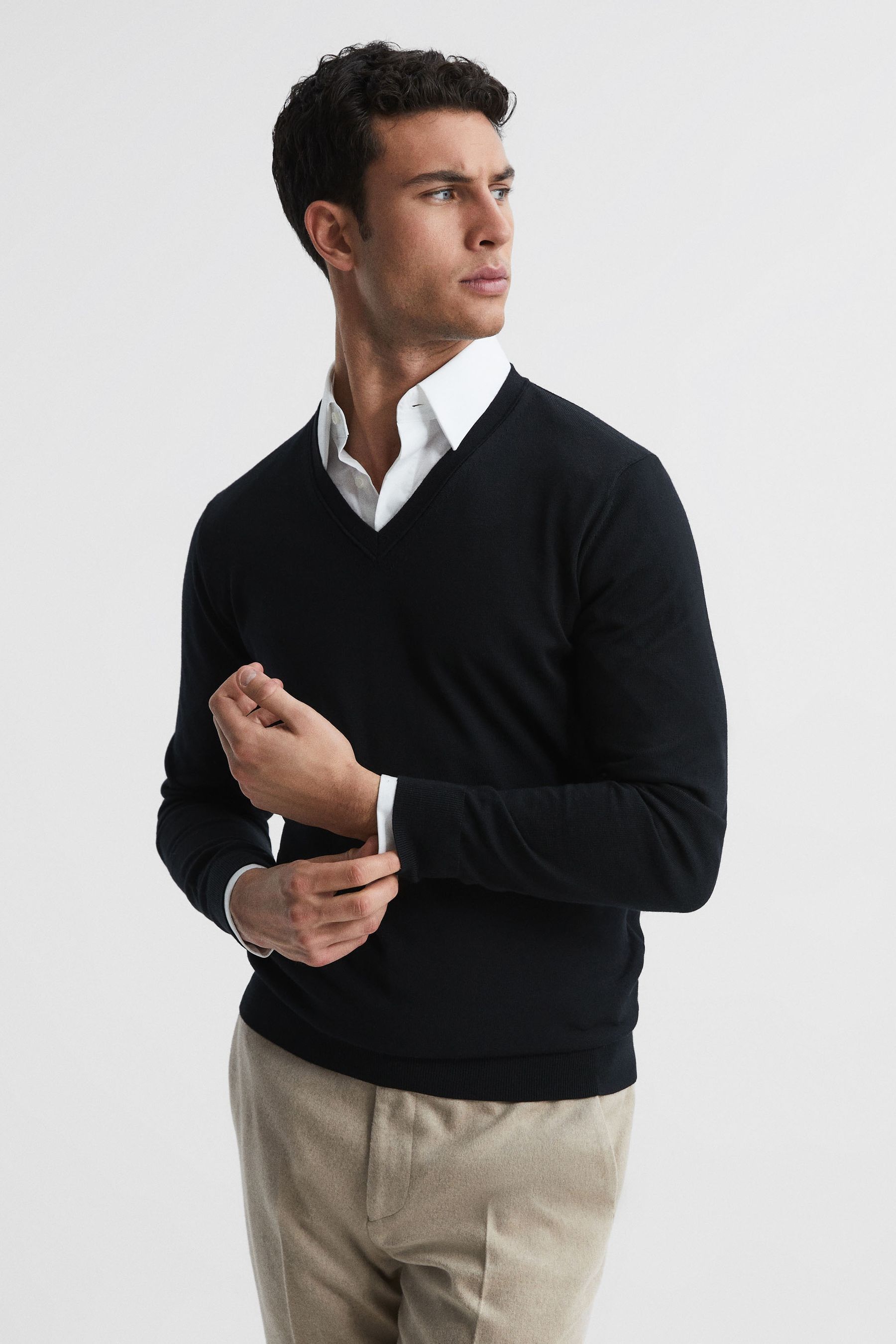 Reiss Earl Long Sleeved Merino Wool V Neck Sweater In Navy