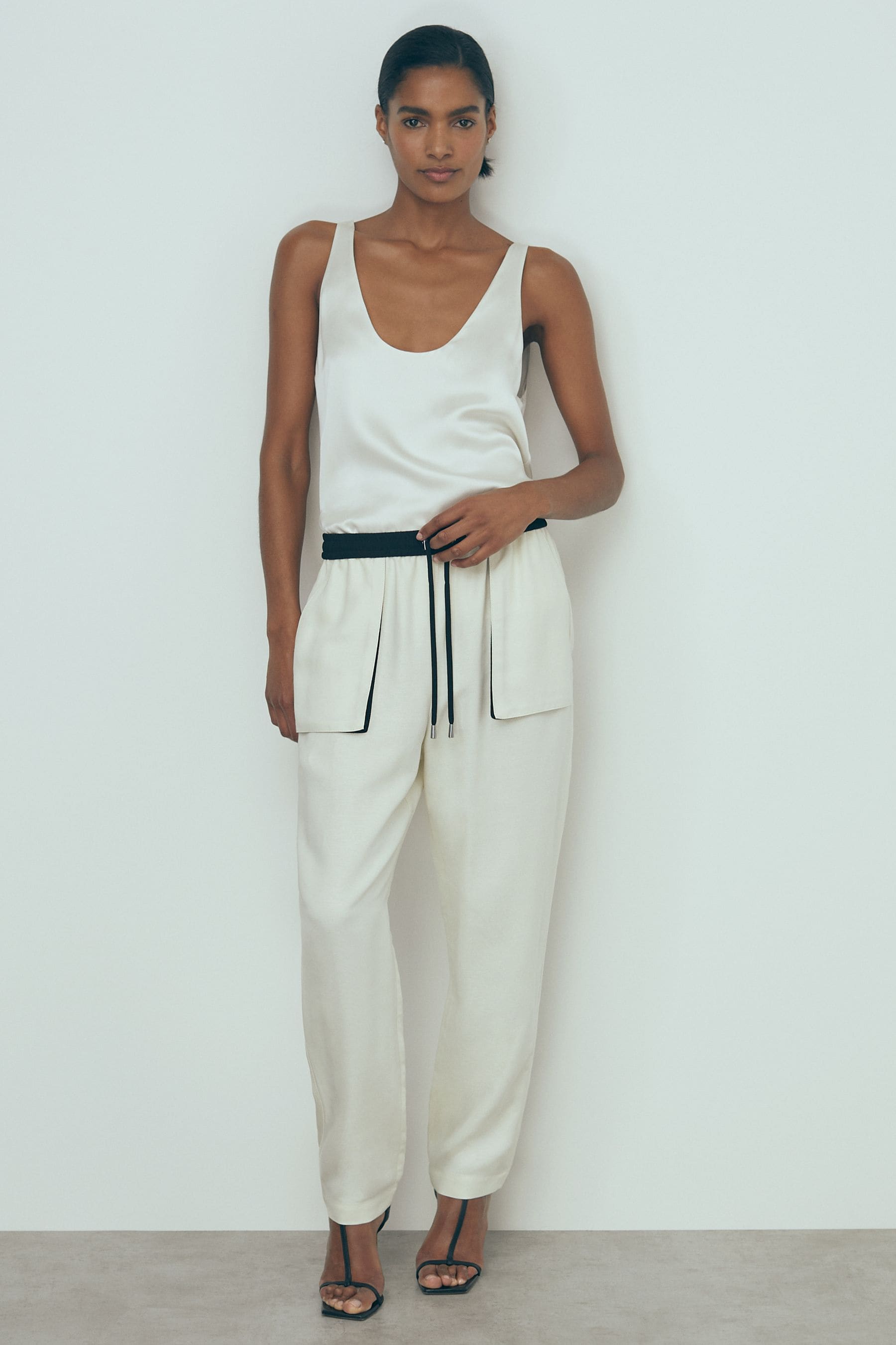 Atelier Relaxed Contrast Detail Cargo Trousers In Neutral