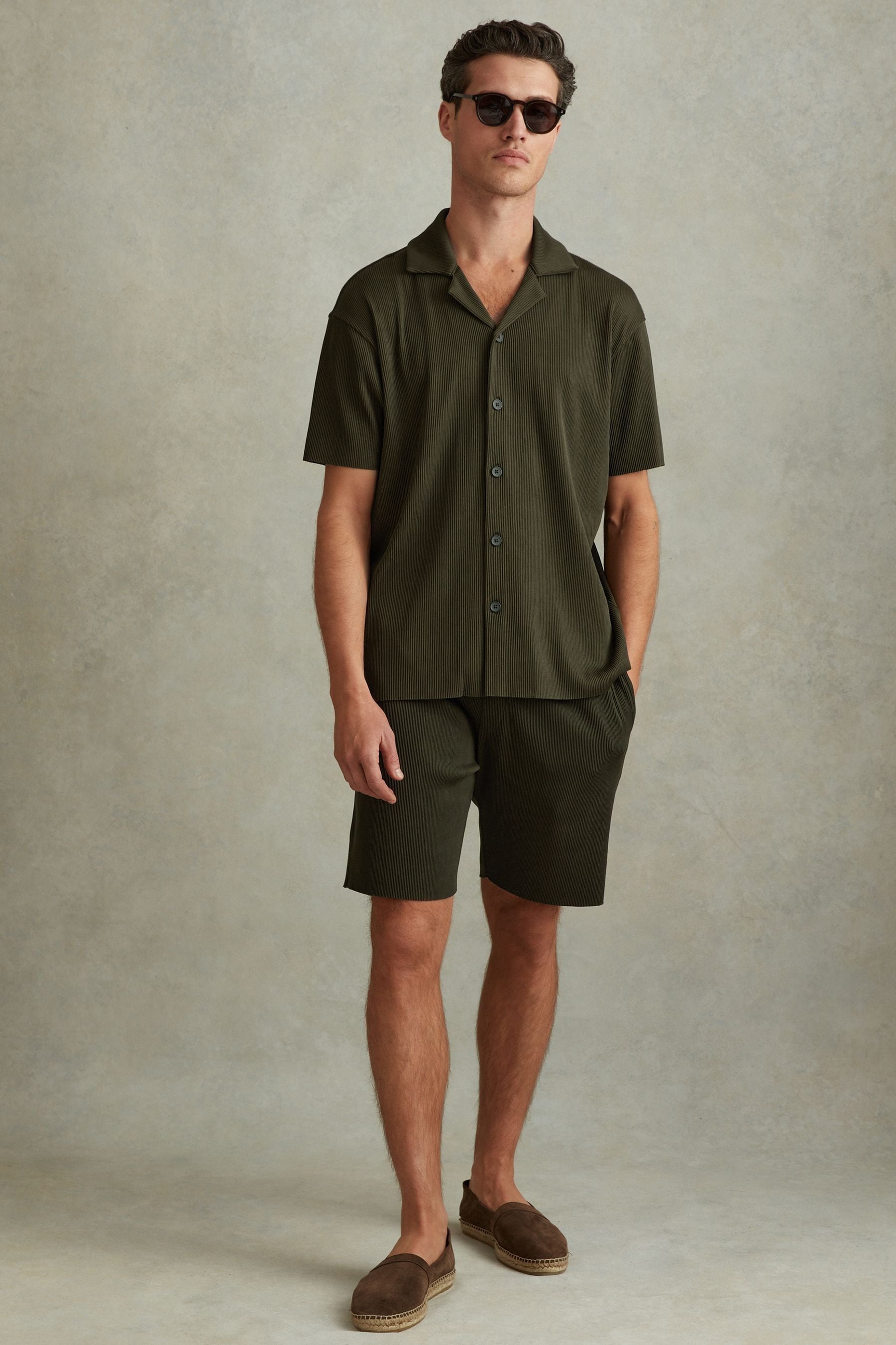 Reiss Conor - Green Ribbed Elasticated Waist Shorts, M