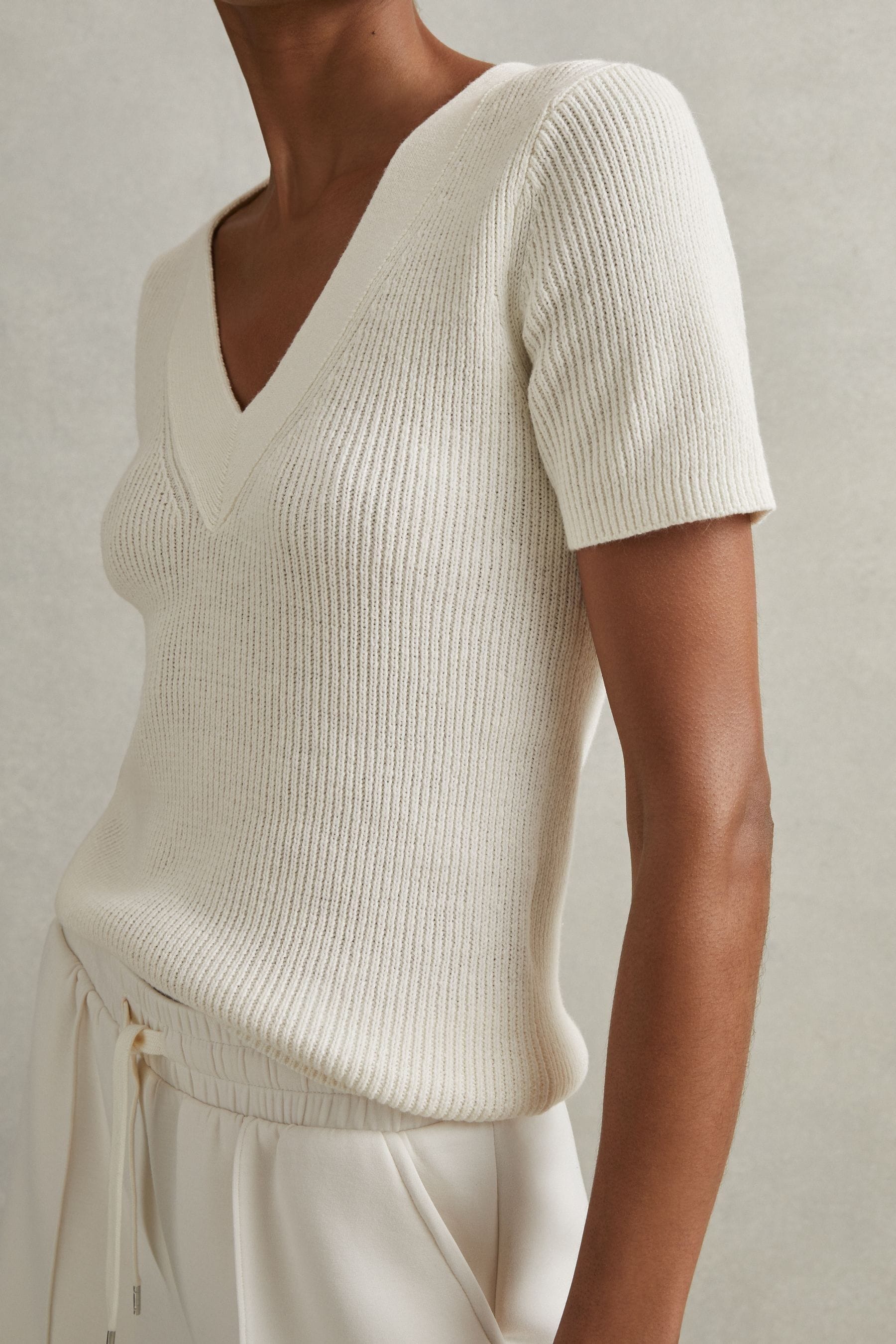 Shop Reiss Rosie - Ivory Cotton Blend Knitted V-neck Top, Xs