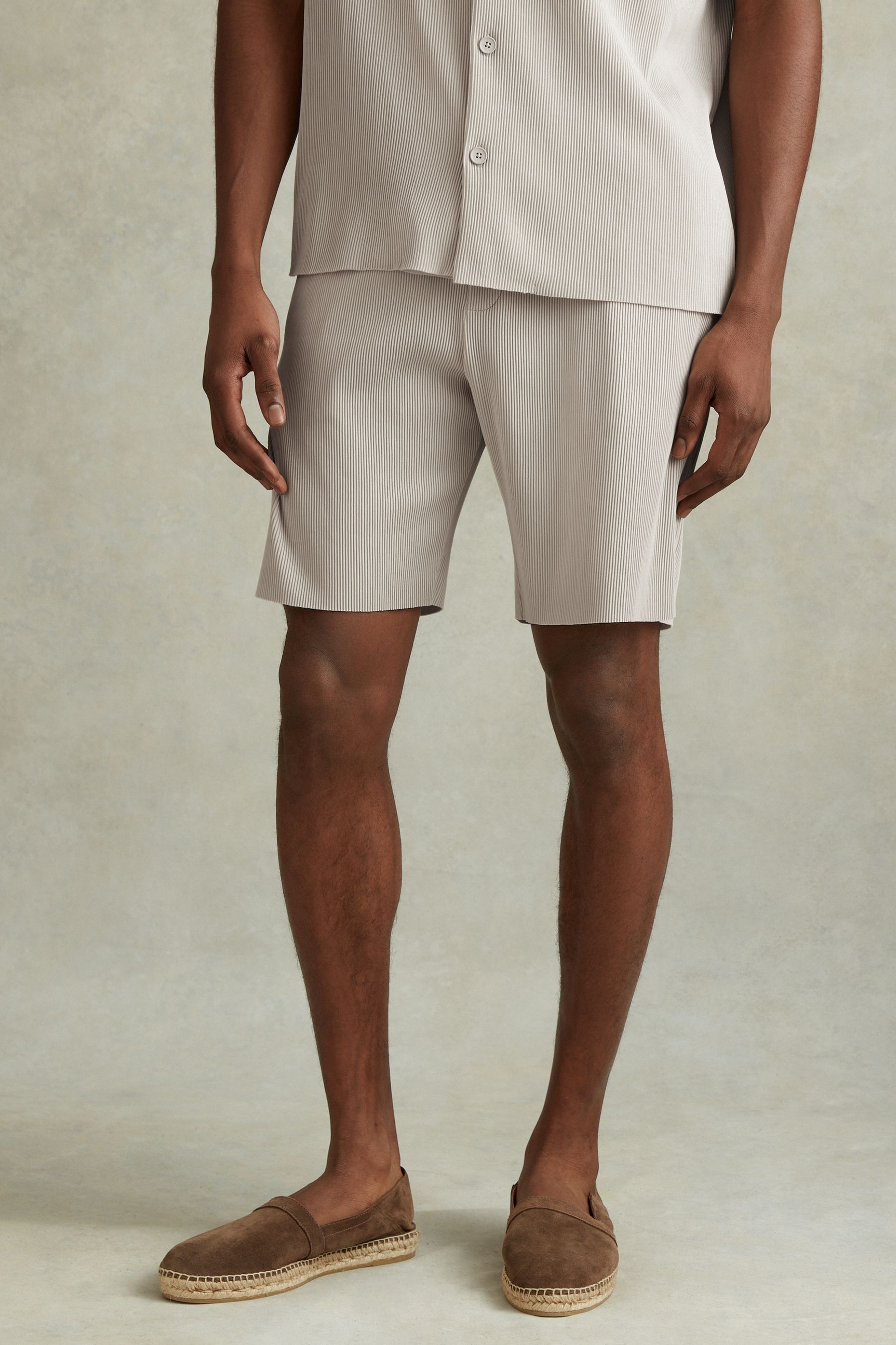 Reiss Conor - Silver Ribbed Elasticated Waist Shorts, Xs